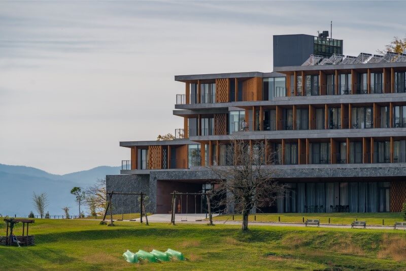 KVALERI LAKE RESORT EXTERIOR