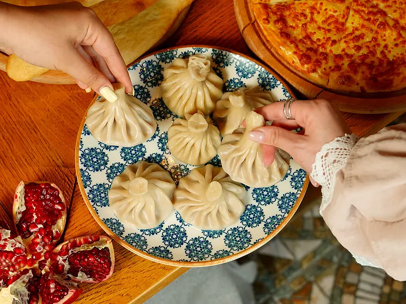 Khinkali served in Kazbegi mountain restaurant — Kazbegi food guide