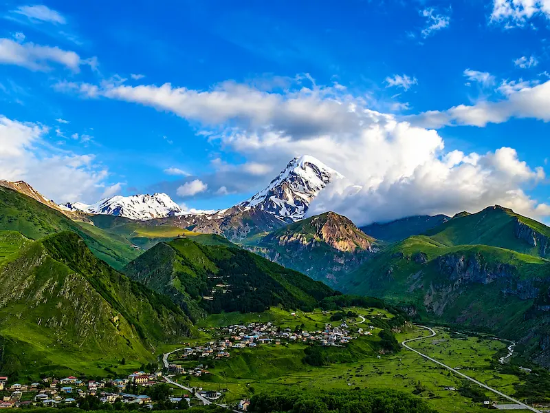 Truso Valley near Kazbegi with mineral springs — Kazbegi travel guide