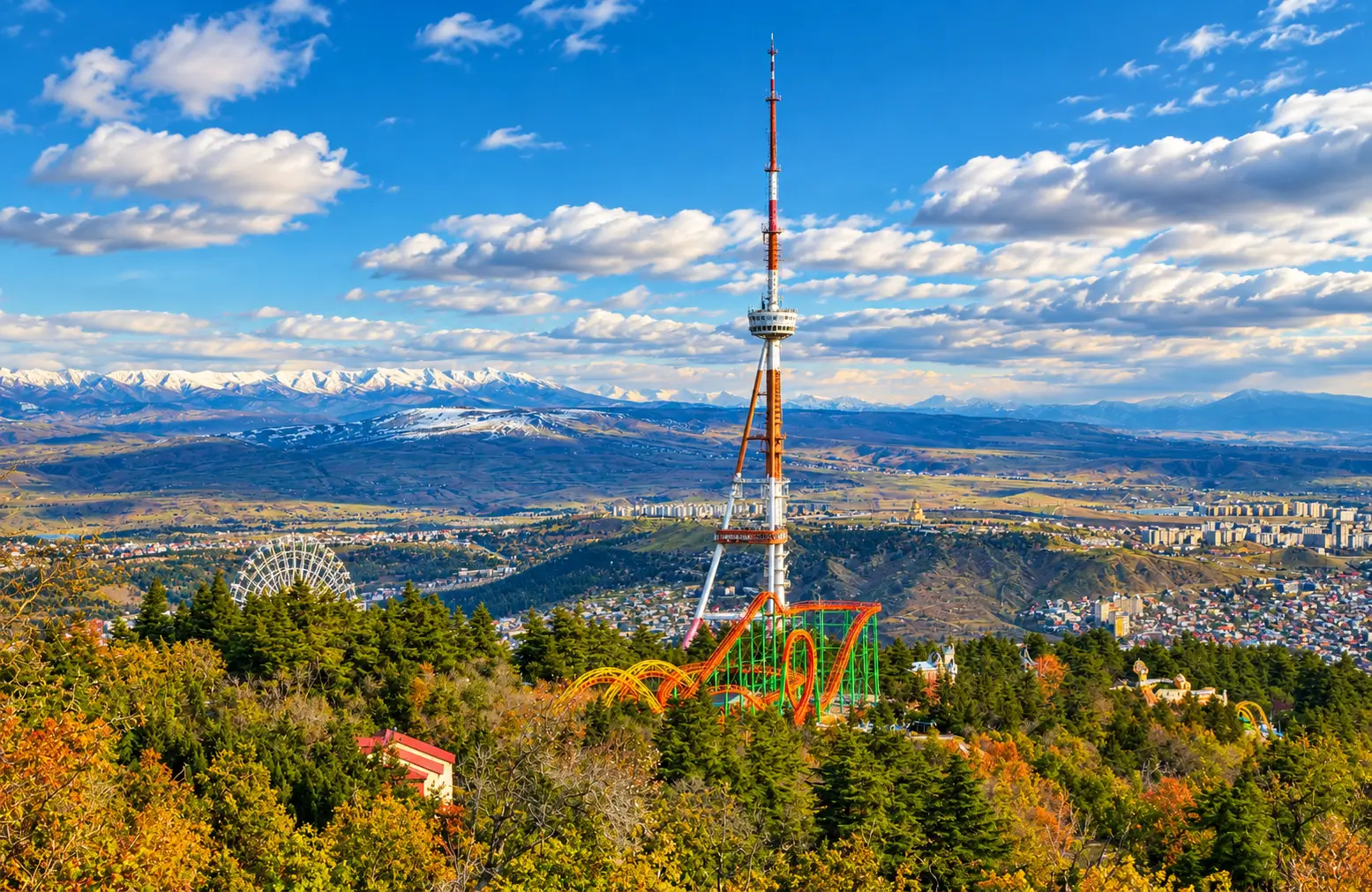Sunset view over Tbilisi from Mtatsminda Park — Tbilisi travel guide