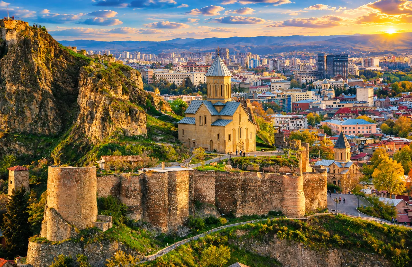 Narikala Fortress with panoramic view of Tbilisi — Tbilisi travel guide