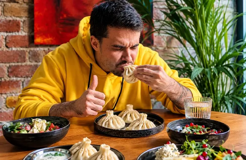 How to eat khinkali — holding by the top and biting — Khinkali guide