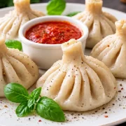 Freshly cooked Georgian khinkali dumplings on a plate — Khinkali guide
