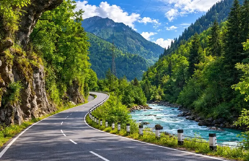 Mountain road from Zugdidi to Mestia along Enguri gorge — Mestia travel guide