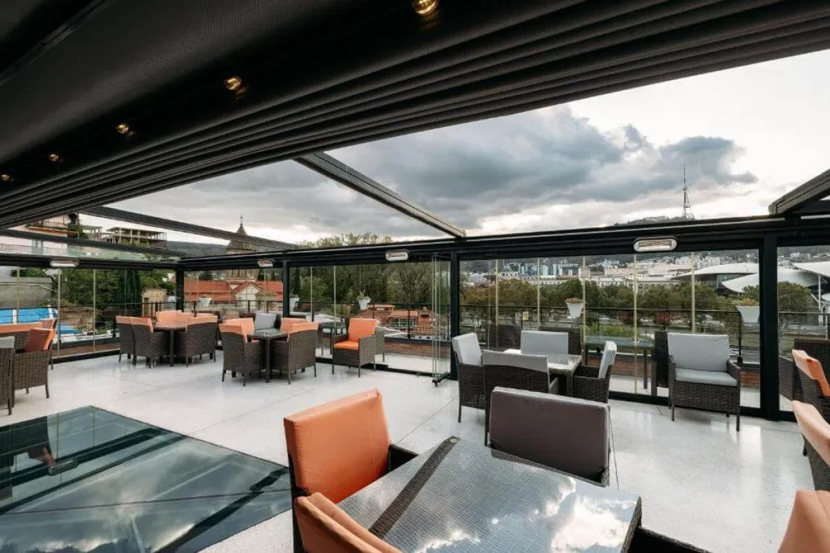 Atrium boutique hotel restaurant