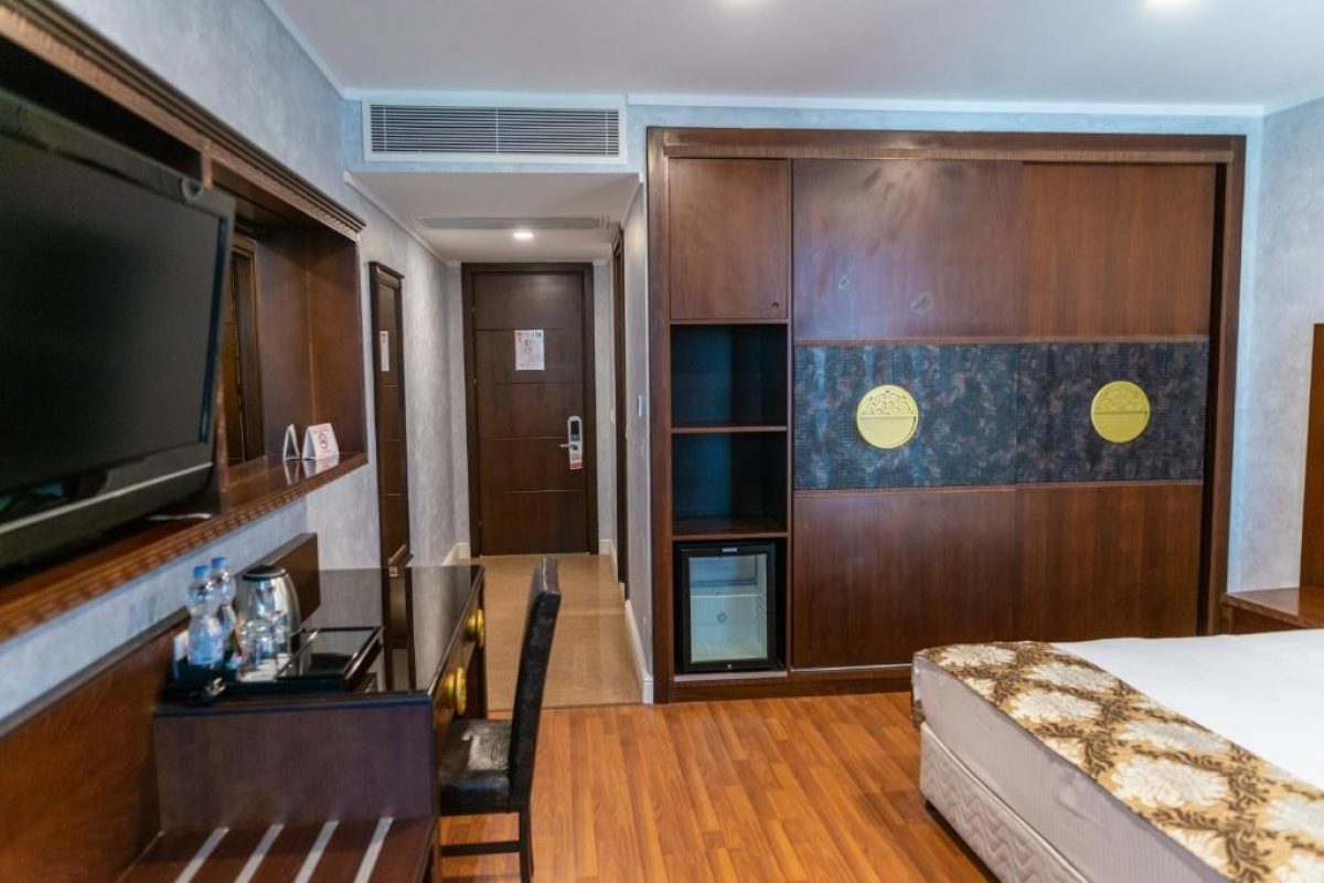 Era Palace Hotel Room