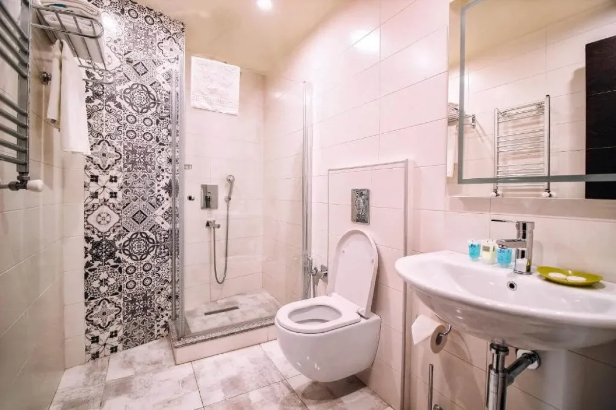 Hotel BLOOM Batumi bathroom