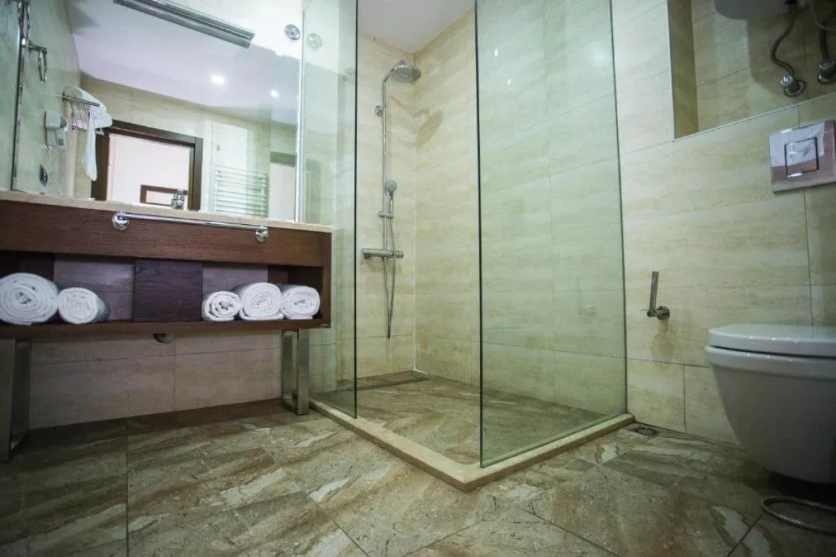 Hotel Corner Inn Batumi Bathroom