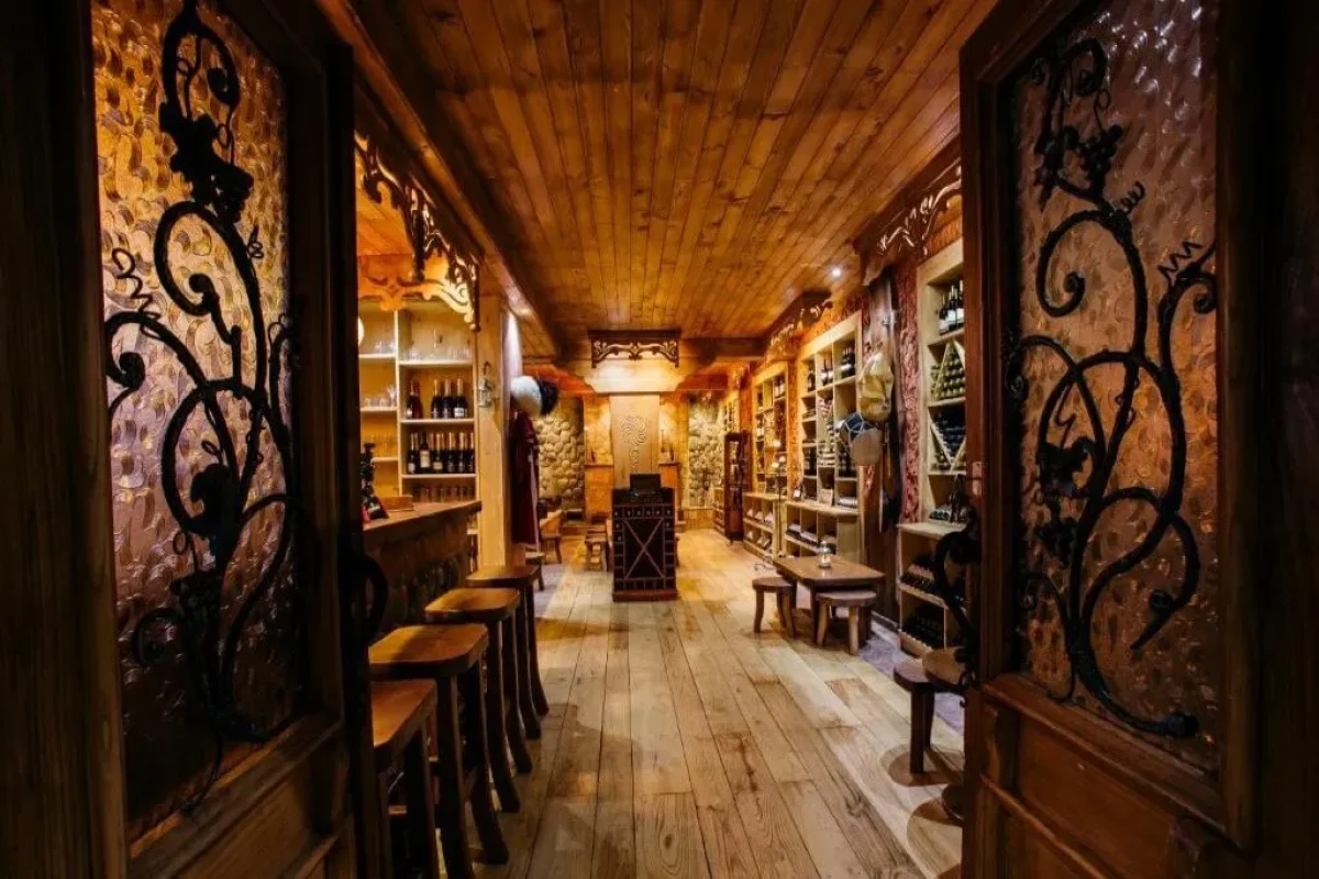 Intourist Palace Hotel bar