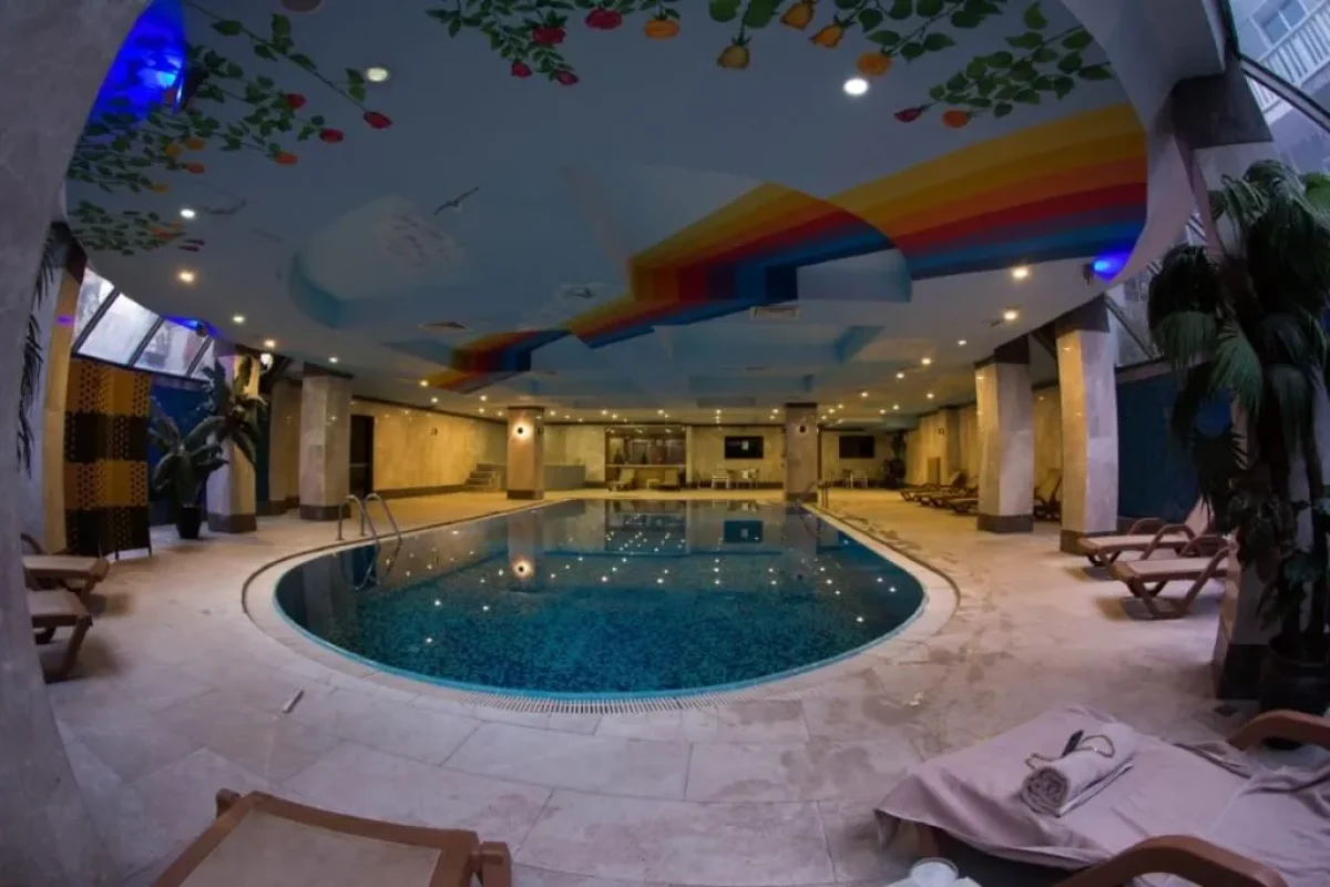 Intourist Palace Hotel indoe pool