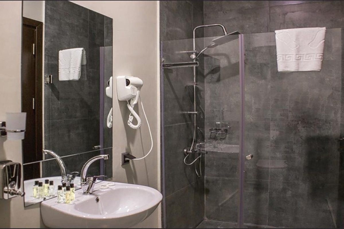 Legend Business Hotel Batumi Bathroom