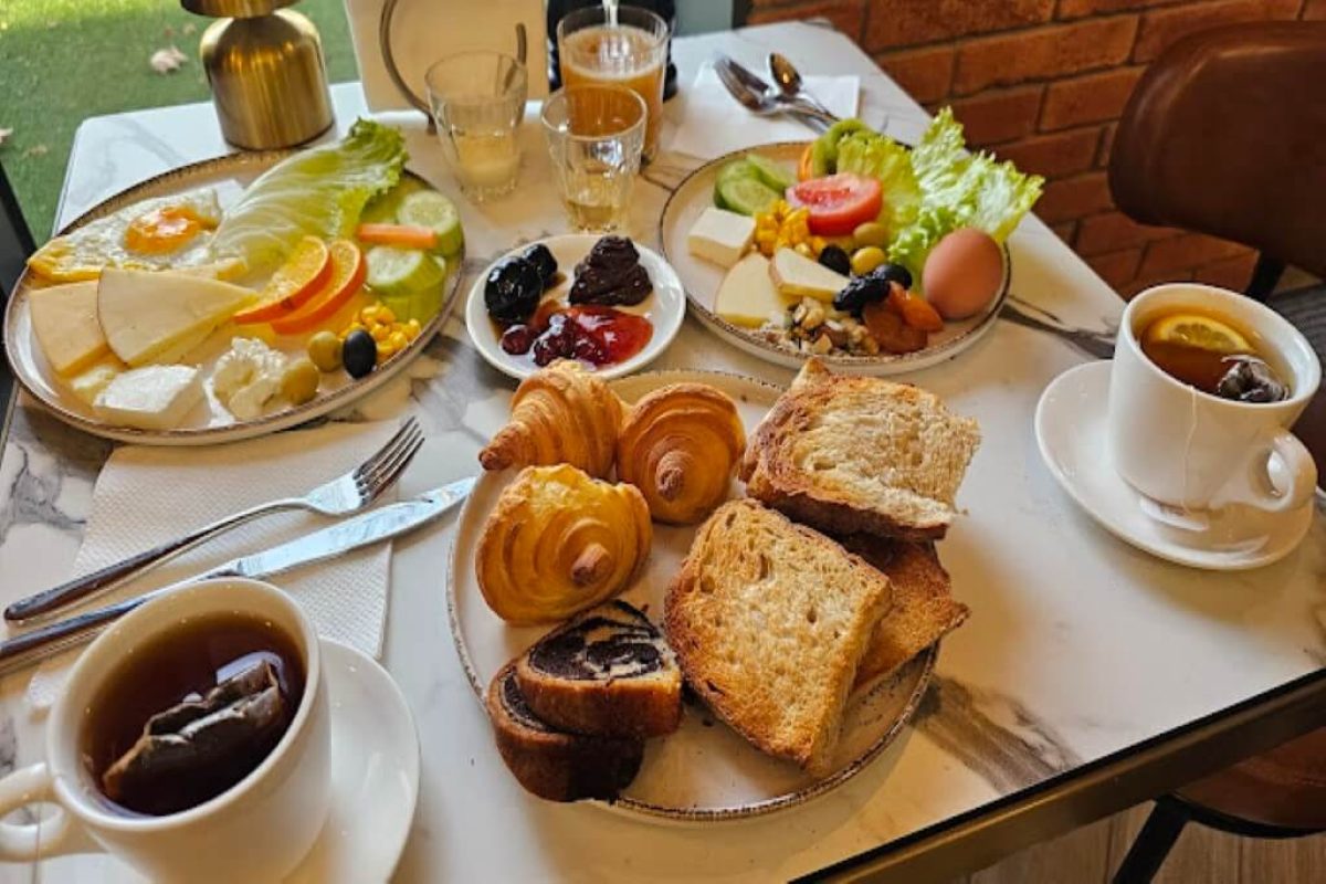 Monday hotel tbilisi restaurant