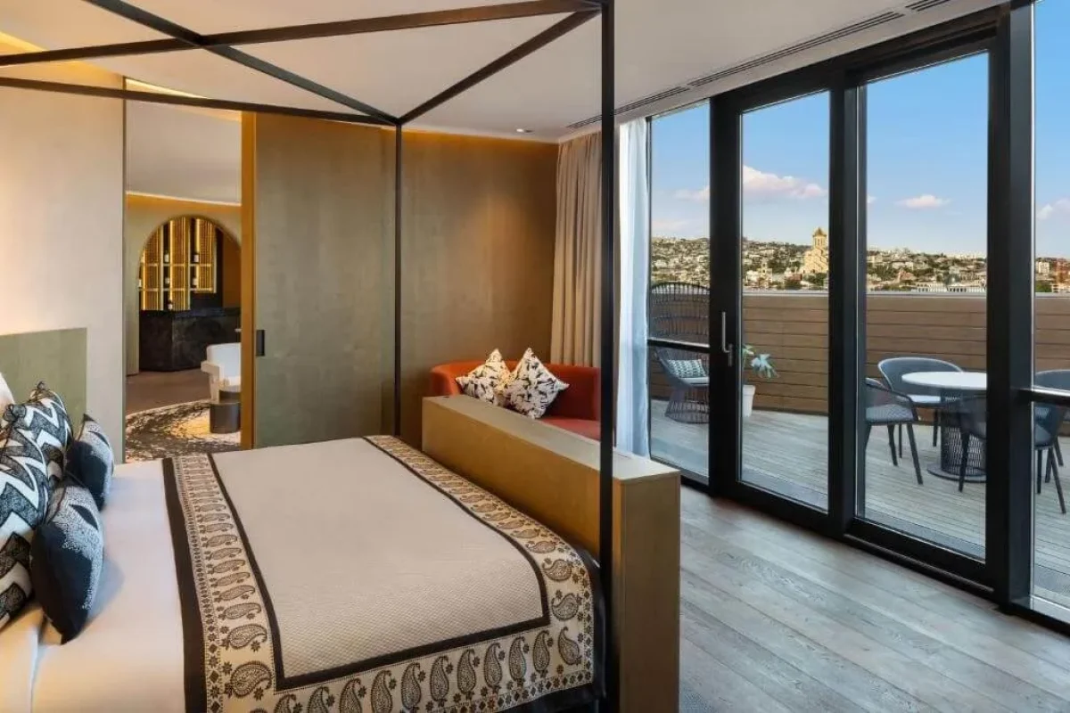 Paragraph freedom square