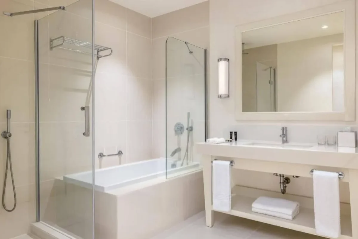 Sheraton Batumi Hotel bathroom